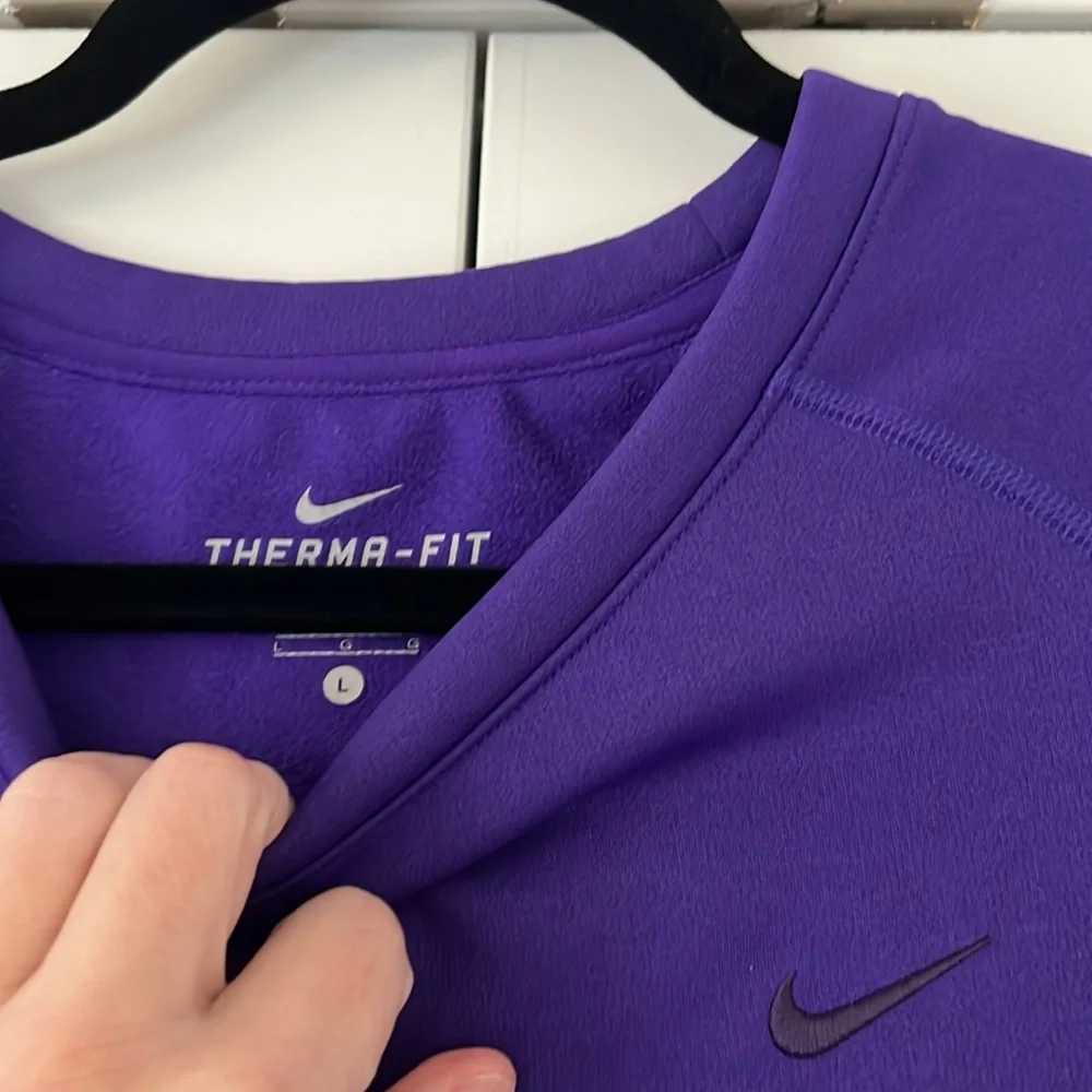 Nike Sweatshirt - Picture 2 of 5